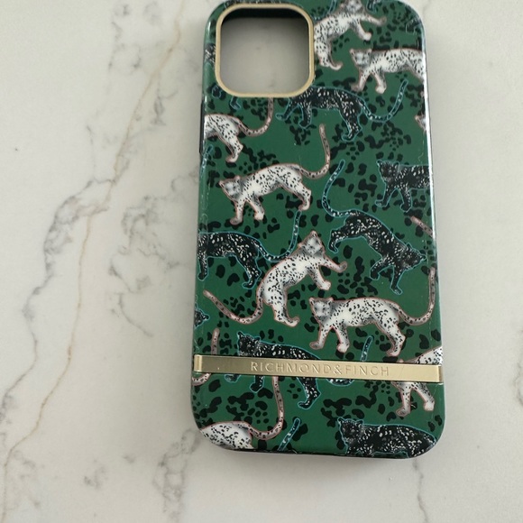Richmond & Finch Leopard Iphone 12 12 Pro Case - Picture 3 of 6